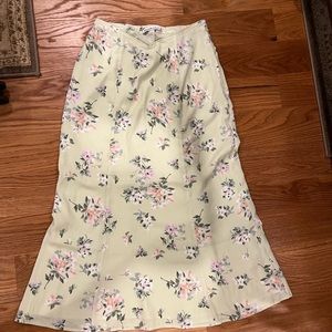 Green floral midi skirt from Abercrombie. Size small fits a 25-27 inch waist